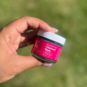 TK Beauty Detoxifying Charcoal Mask